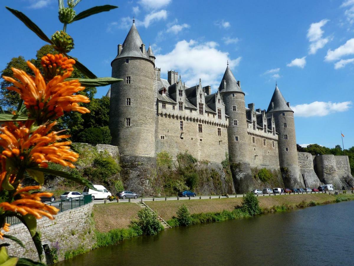 Josselin Church View . Villa Exterior photo